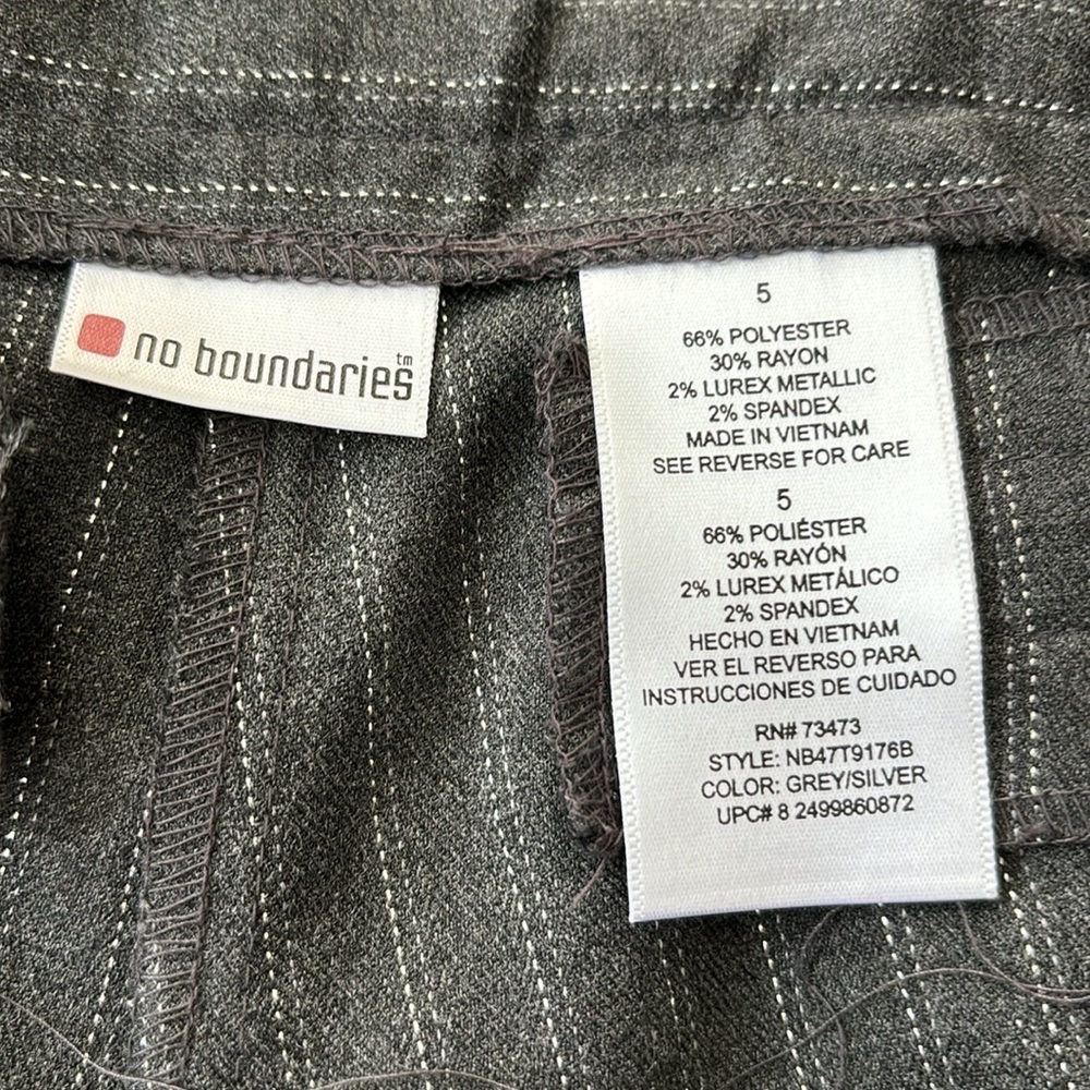 No Boundaries Women’s Pinstripe casual business pants. Size 5 gray - Picture 8 of 11